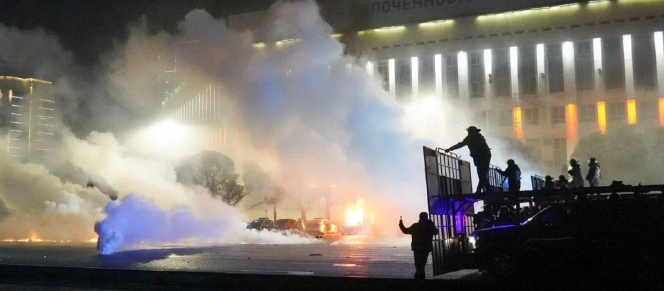 Εικόνες χάους από το Καζακστάν - Πληροφορίες πως ο Ν.Ναζαρμπάγιεφ εγκατέλειψε την χώρα